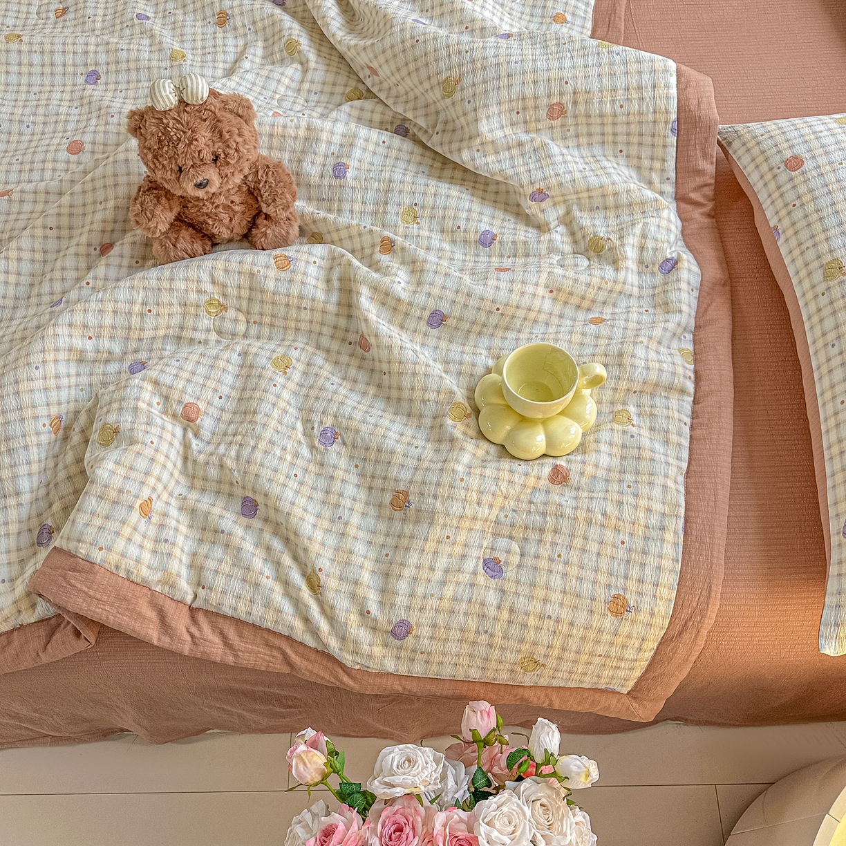 91家纺网 家纺一手货源 找家纺 秋泽家纺 2026新款A类云感双层纱大豆纤维夏凉被空调被小清新印花夏被 南瓜小格