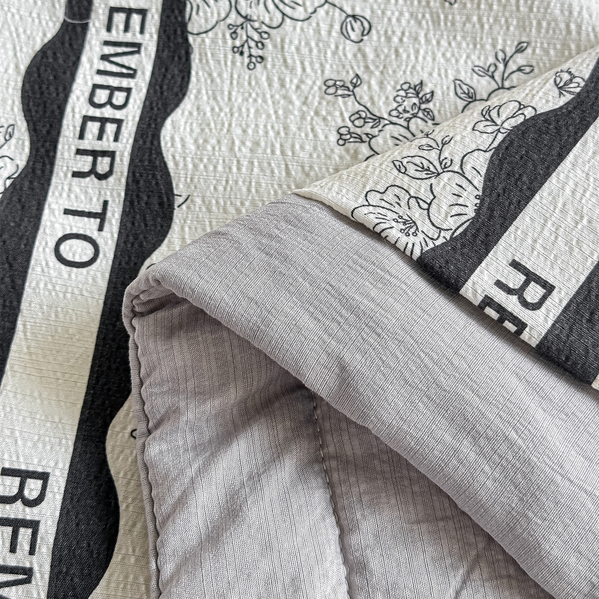 91家纺网 家纺一手货源 找家纺 秋泽家纺 2026新款A类云感双层纱大豆纤维夏凉被空调被小清新印花夏被 墨染春枝