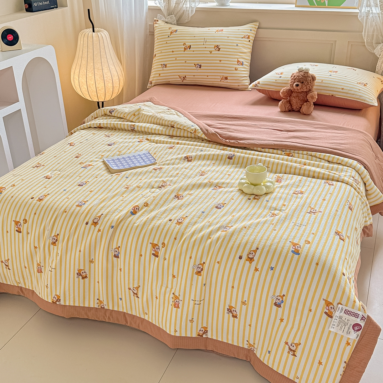 91家纺网 家纺一手货源 找家纺 秋泽家纺 2026新款A类云感双层纱大豆纤维夏凉被空调被小清新印花夏被 治愈星仔