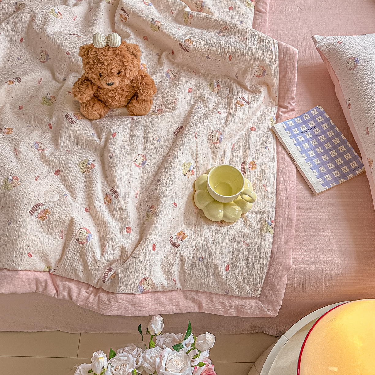 91家纺网 家纺一手货源 找家纺 秋泽家纺 2026新款A类云感双层纱大豆纤维夏凉被空调被小清新印花夏被 奶糯粉喵