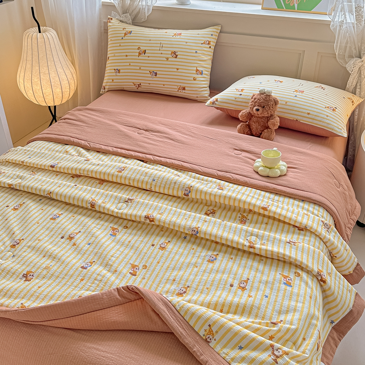 91家纺网 家纺一手货源 找家纺 秋泽家纺 2026新款A类云感双层纱大豆纤维夏凉被空调被小清新印花夏被 治愈星仔