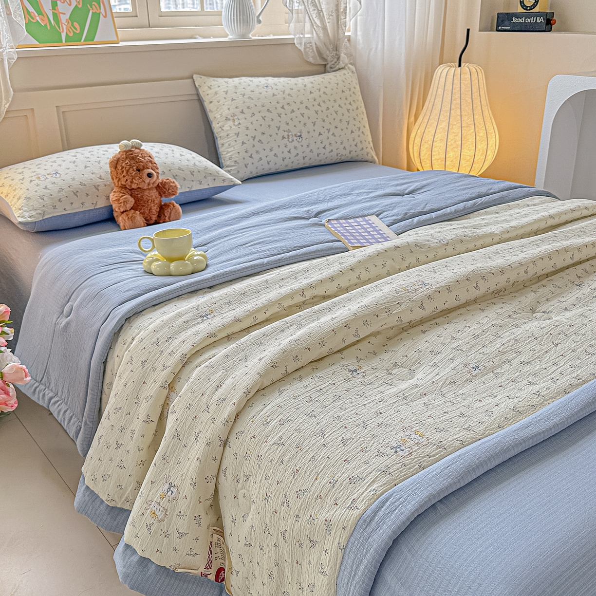 91家纺网 家纺一手货源 找家纺 秋泽家纺 2026新款A类云感双层纱大豆纤维夏凉被空调被小清新印花夏被 蓝境兔语