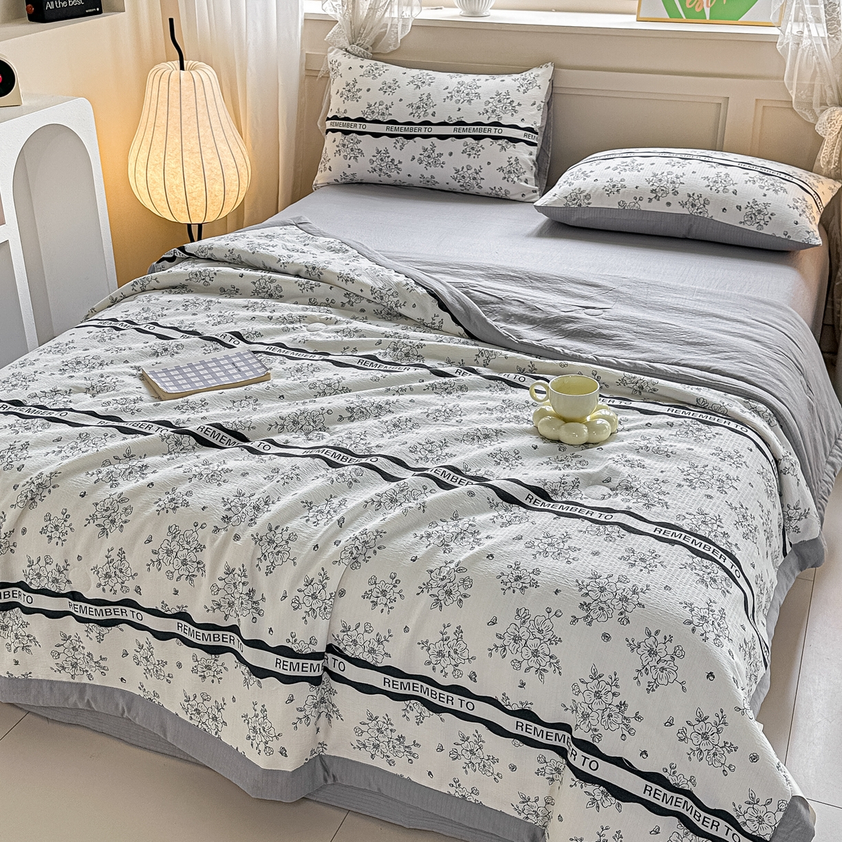 91家纺网 家纺一手货源 找家纺 秋泽家纺 2026新款A类云感双层纱大豆纤维夏凉被空调被小清新印花夏被 墨染春枝