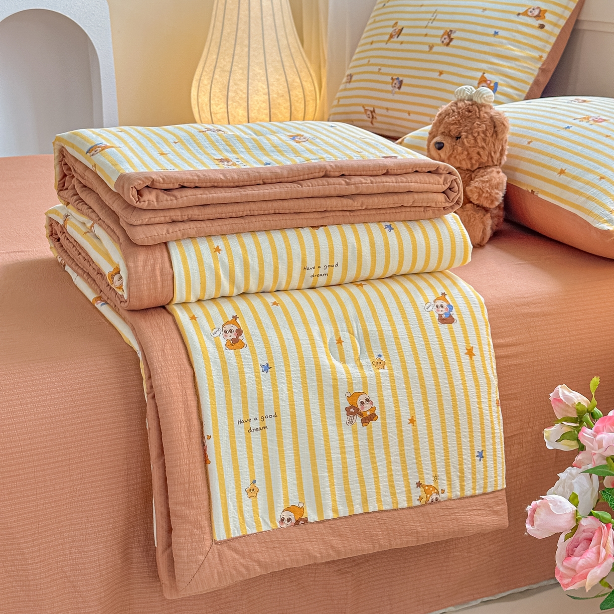 91家纺网 家纺一手货源 找家纺 秋泽家纺 2026新款A类云感双层纱大豆纤维夏凉被空调被小清新印花夏被 治愈星仔