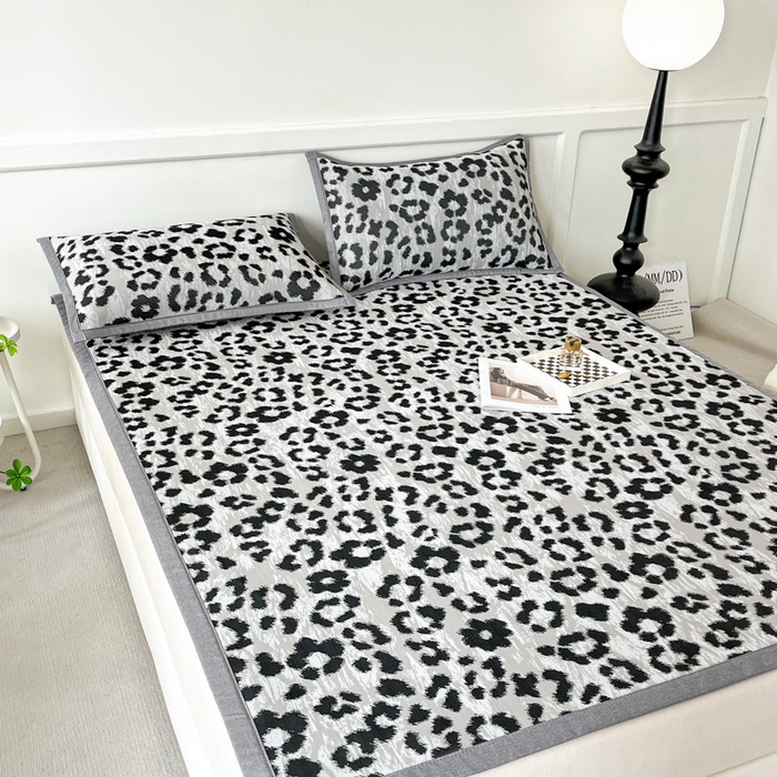 91家纺网 家纺一手货源 找家纺 子曰 2026新款高分子PE聚乙烯乙纶色织提花凉感软凉席席子 豹纹-灰平铺款