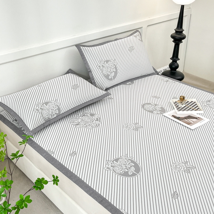 91家纺网 家纺一手货源 找家纺 子曰 2026新款高分子PE聚乙烯乙纶色织提花凉感软凉席席子 玫瑰-灰平铺款