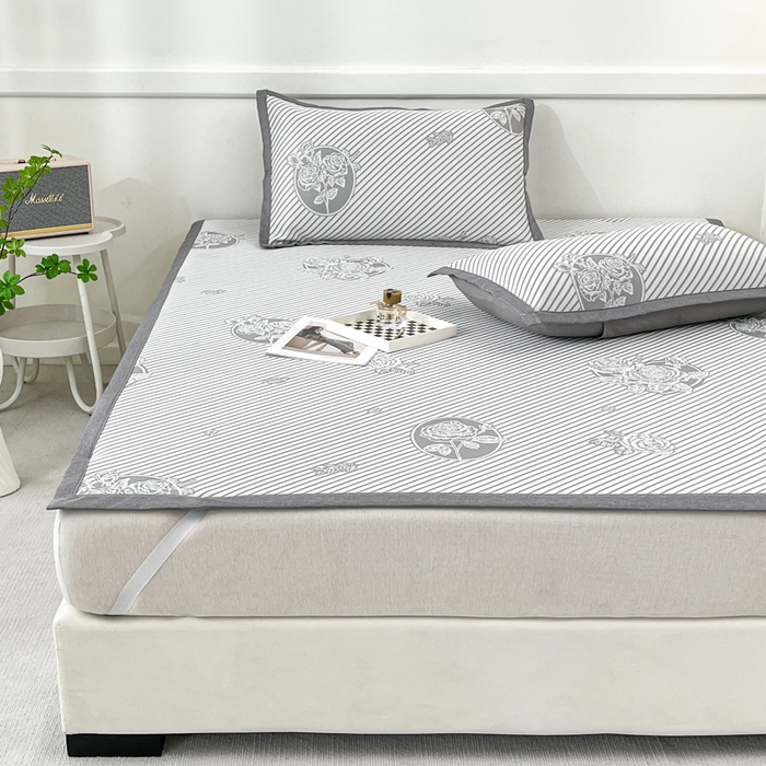 91家纺网 家纺一手货源 找家纺 子曰 2026新款高分子PE聚乙烯乙纶色织提花凉感软凉席席子 玫瑰-灰平铺款