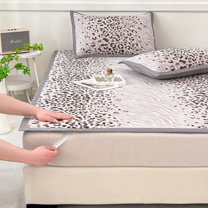 91家纺网 家纺一手货源 找家纺 子曰 2026新款高分子PE聚乙烯乙纶色织提花凉感软凉席席子 魅野-粉平铺款