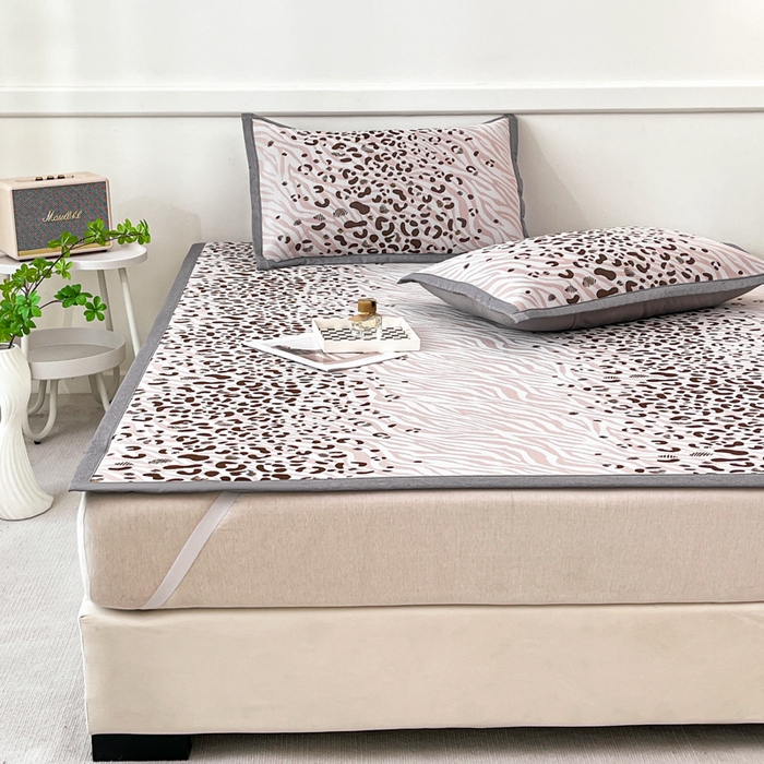 91家纺网 家纺一手货源 找家纺 子曰 2026新款高分子PE聚乙烯乙纶色织提花凉感软凉席席子 魅野-粉平铺款