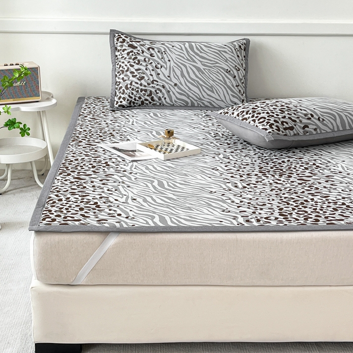 91家纺网 家纺一手货源 找家纺 子曰 2026新款高分子PE聚乙烯乙纶色织提花凉感软凉席席子 魅野-灰平铺款