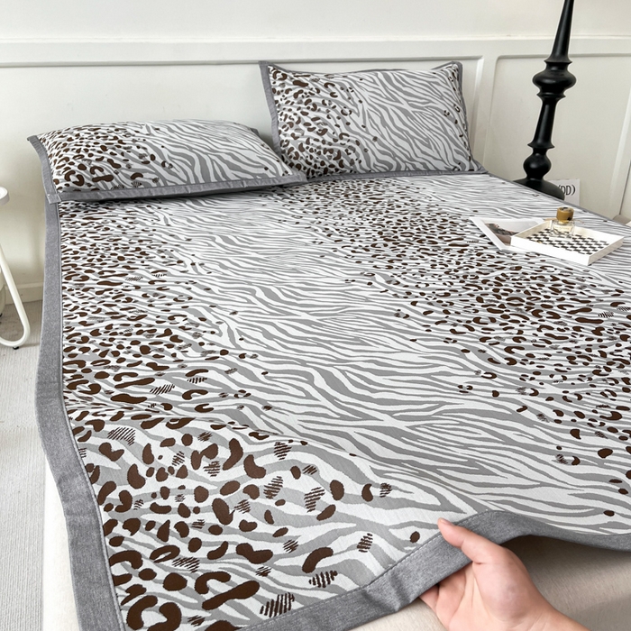 91家纺网 家纺一手货源 找家纺 子曰 2026新款高分子PE聚乙烯乙纶色织提花凉感软凉席席子 魅野-灰平铺款