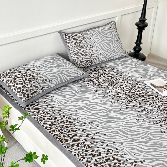 91家纺网 家纺一手货源 找家纺 子曰 2026新款高分子PE聚乙烯乙纶色织提花凉感软凉席席子 魅野-灰平铺款