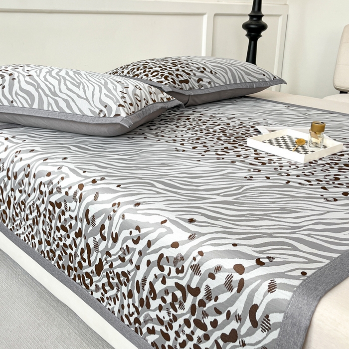 91家纺网 家纺一手货源 找家纺 子曰 2026新款高分子PE聚乙烯乙纶色织提花凉感软凉席席子 魅野-灰平铺款