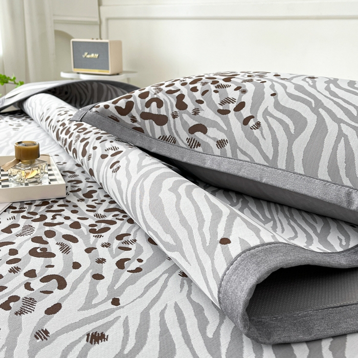 91家纺网 家纺一手货源 找家纺 子曰 2026新款高分子PE聚乙烯乙纶色织提花凉感软凉席席子 魅野-灰平铺款