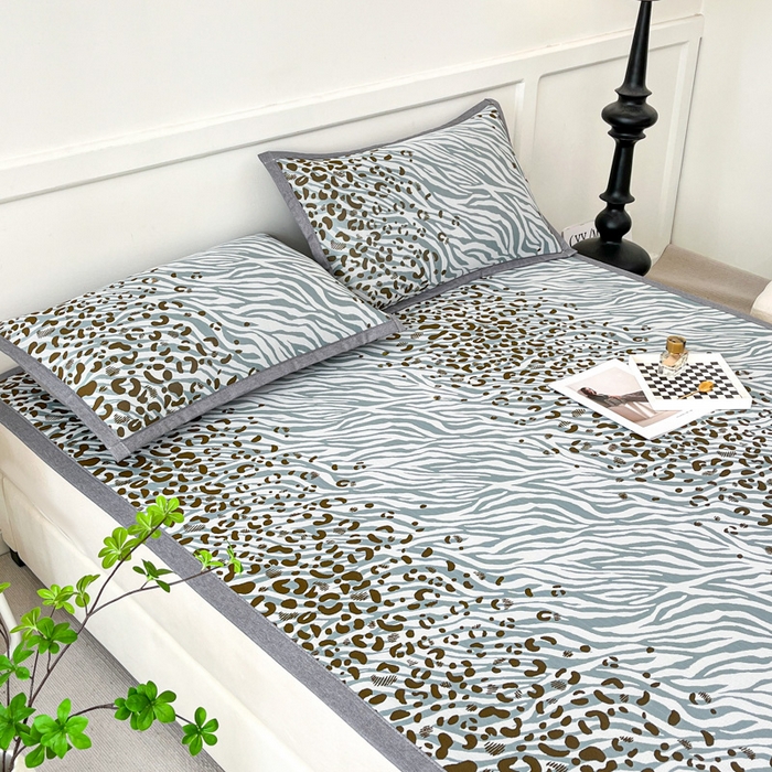 91家纺网 家纺一手货源 找家纺 子曰 2026新款高分子PE聚乙烯乙纶色织提花凉感软凉席席子 魅野-蓝平铺款