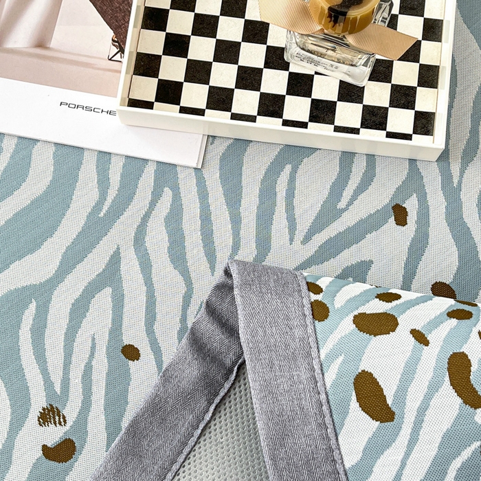 91家纺网 家纺一手货源 找家纺 子曰 2026新款高分子PE聚乙烯乙纶色织提花凉感软凉席席子 魅野-蓝平铺款