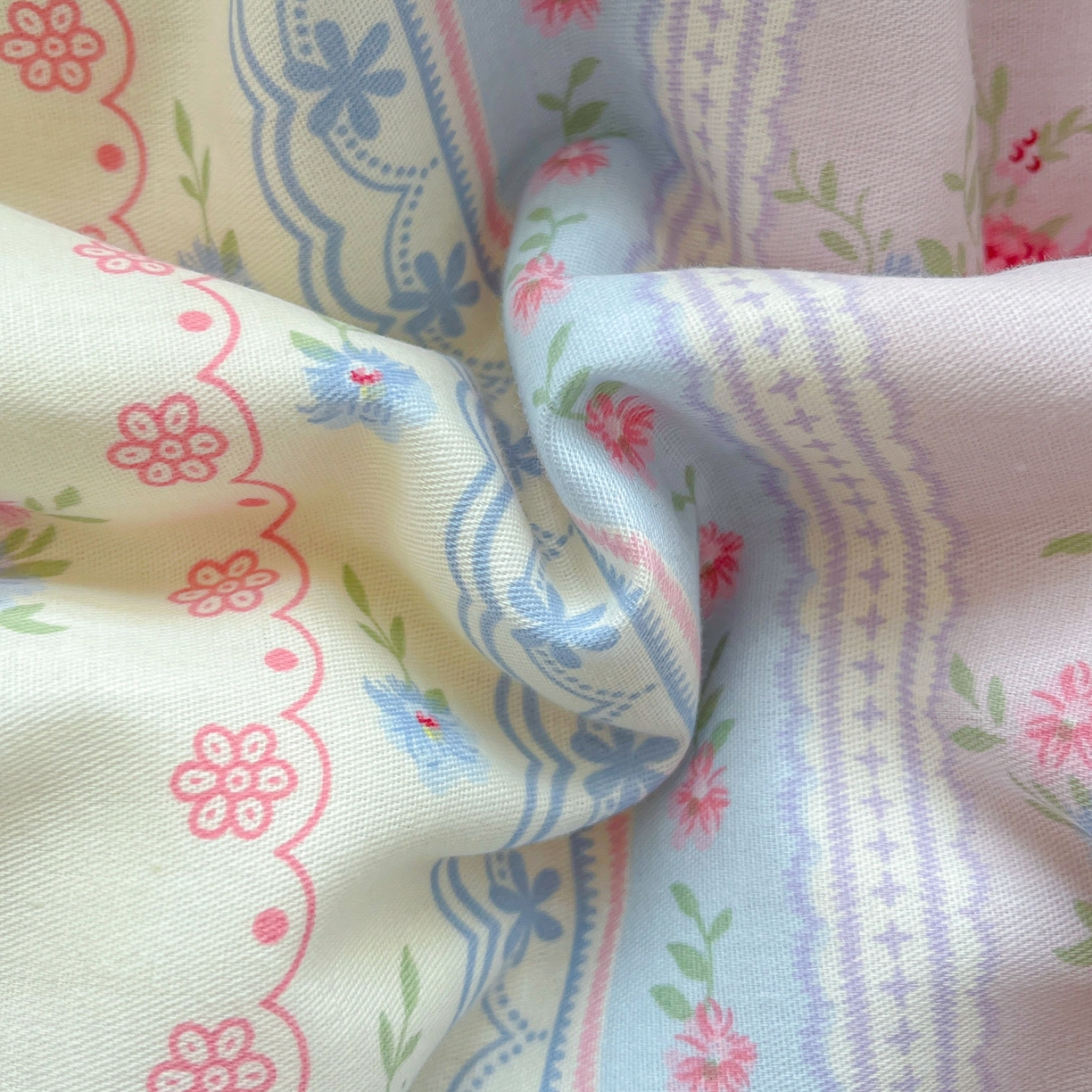 91家纺网 家纺一手货源 找家纺 简约家纺 2026新款全棉斜纹12868床笠系列 花满情