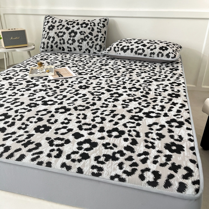 91家纺网 家纺一手货源 找家纺 子曰 2026新款高分子PE聚乙烯乙纶色织提花凉感软凉席席子 豹纹-灰床笠款