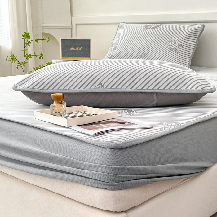 91家纺网 家纺一手货源 找家纺 子曰 2026新款高分子PE聚乙烯乙纶色织提花凉感软凉席席子 玫瑰-灰床笠款