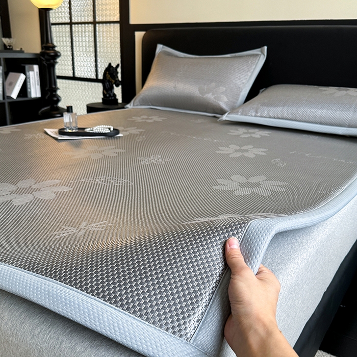 91家纺网 家纺一手货源 找家纺 卡罗兰 2026新款床垫凉席冰藤提花凉席席子双面可用床单单件三件套 冰藤提花-浅灰