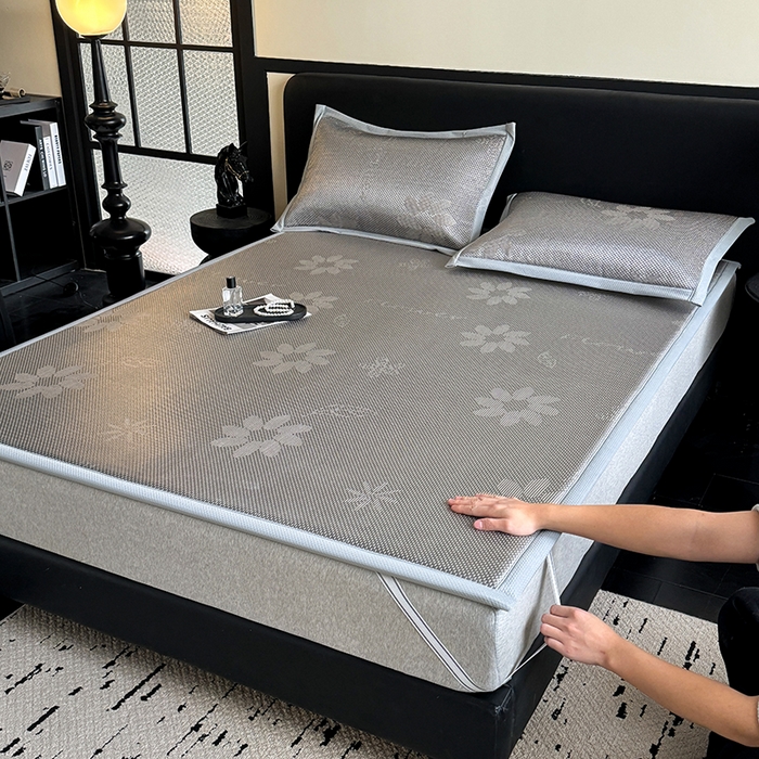 91家纺网 家纺一手货源 找家纺 卡罗兰 2026新款床垫凉席冰藤提花凉席席子双面可用床单单件三件套 冰藤提花-浅灰