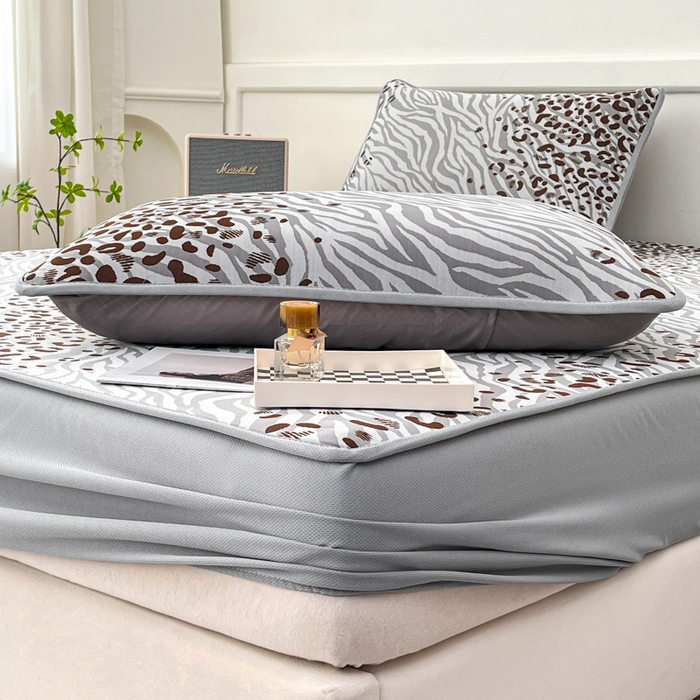 91家纺网 家纺一手货源 找家纺 子曰 2026新款高分子PE聚乙烯乙纶色织提花凉感软凉席席子 魅野-灰床笠款