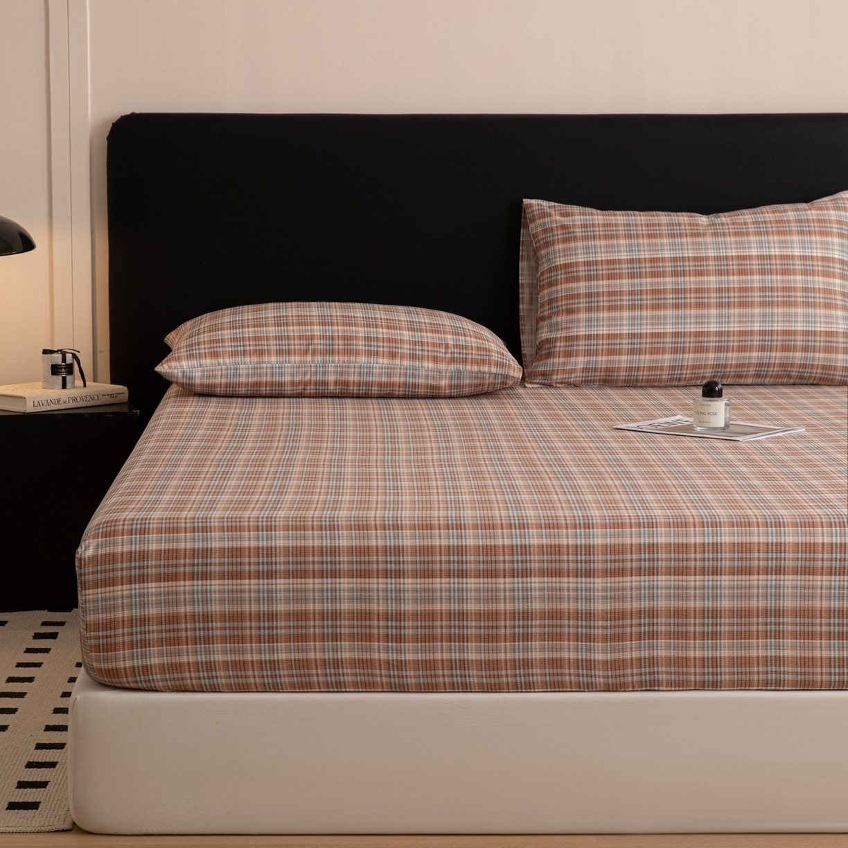 91家纺网 家纺一手货源 找家纺 女子家纺 2026新款40支13070全棉简约格子系列A版床笠 赤茶格