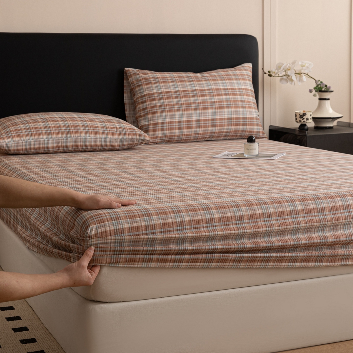 91家纺网 家纺一手货源 找家纺 女子家纺 2026新款40支13070全棉简约格子系列A版床笠 赤茶格