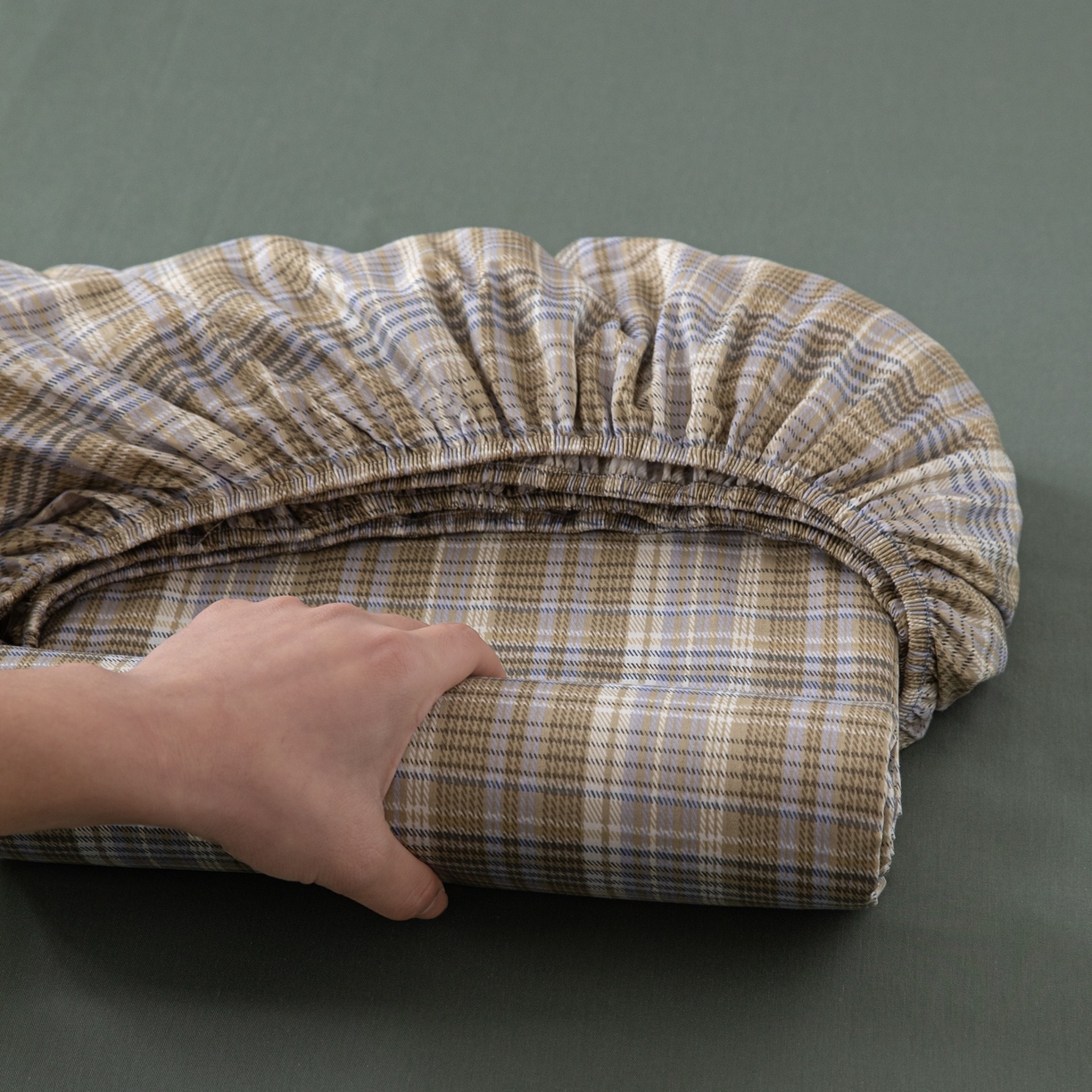 91家纺网 家纺一手货源 找家纺 女子家纺 2026新款40支13070全棉简约格子系列A版床笠 抹茶格