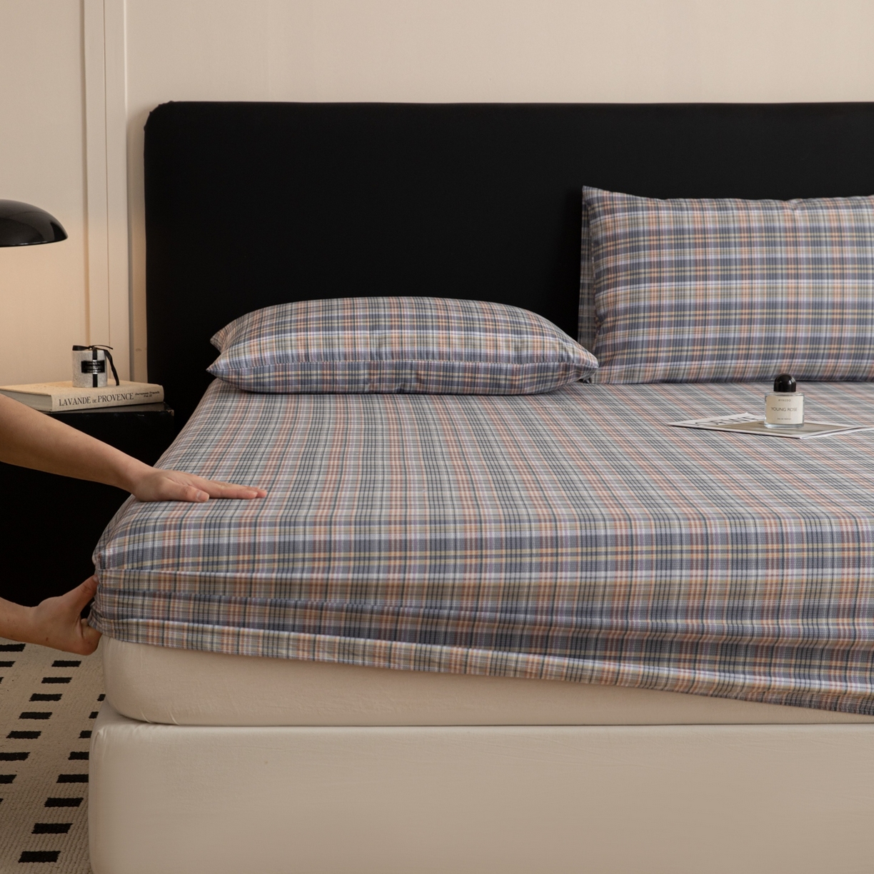 91家纺网 家纺一手货源 找家纺 女子家纺 2026新款40支13070全棉简约格子系列A版床笠 雾蓝格