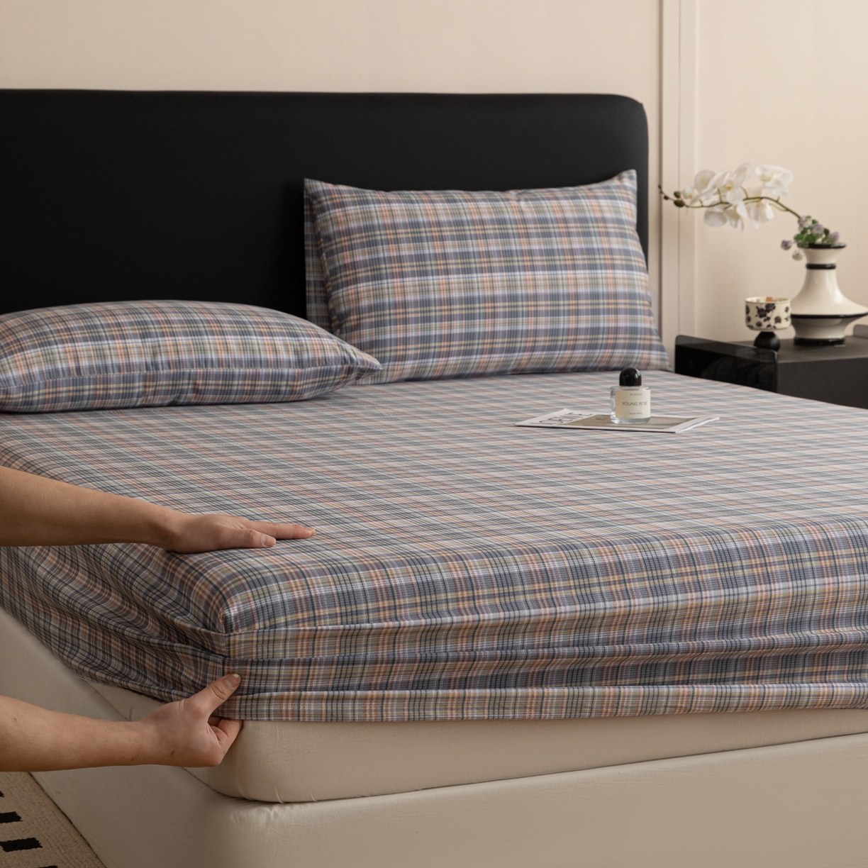 91家纺网 家纺一手货源 找家纺 女子家纺 2026新款40支13070全棉简约格子系列A版床笠 雾蓝格