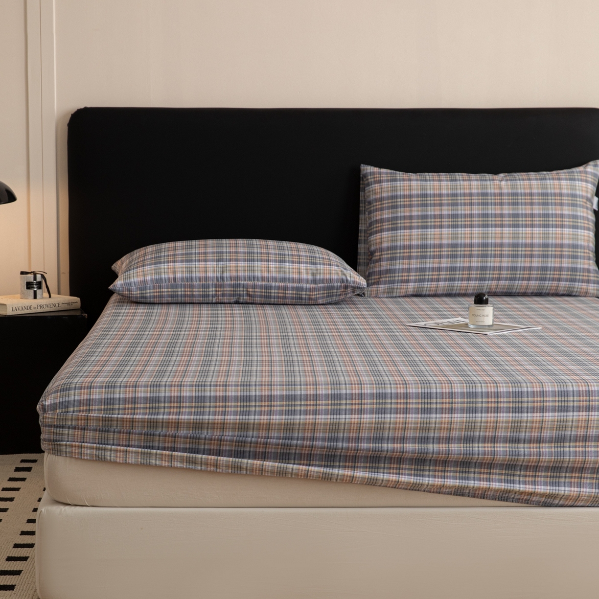 91家纺网 家纺一手货源 找家纺 女子家纺 2026新款40支13070全棉简约格子系列A版床笠 雾蓝格