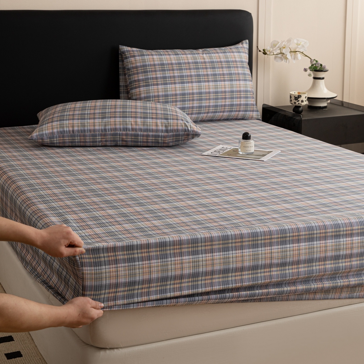 91家纺网 家纺一手货源 找家纺 女子家纺 2026新款40支13070全棉简约格子系列A版床笠 雾蓝格