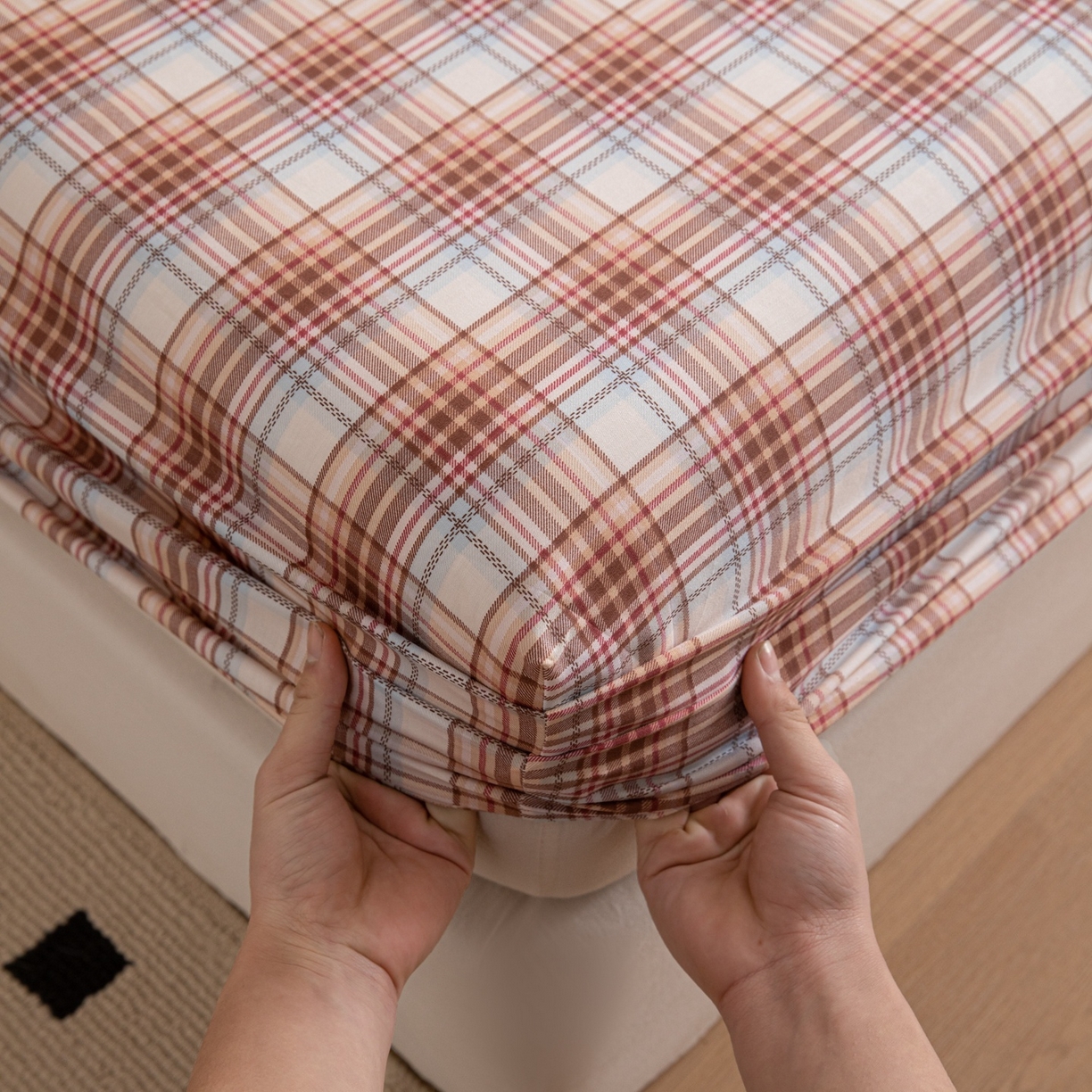 91家纺网 家纺一手货源 找家纺 女子家纺 2026新款40支13070全棉简约格子系列A版床笠 英伦-焦糖