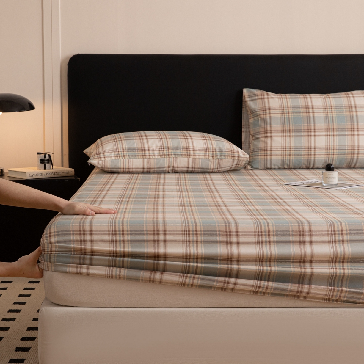 91家纺网 家纺一手货源 找家纺 女子家纺 2026新款40支13070全棉简约格子系列A版床笠 英伦-蓝咖