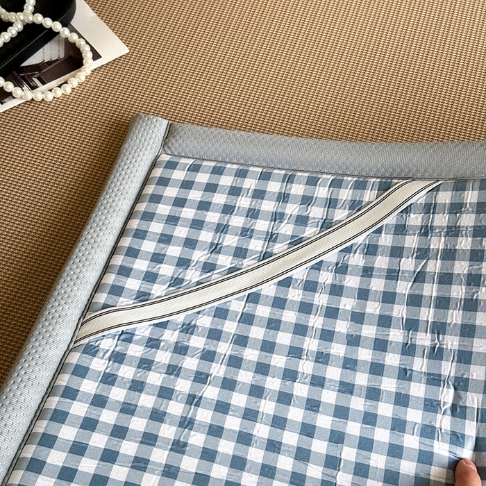 91家纺网 家纺一手货源 找家纺 卡罗兰 2026新款床垫凉席席子双面可用碳光冰丝凉席床单单件三件套 碳光冰丝-卡其