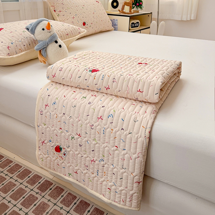 91家纺网 家纺一手货源 找家纺 维娜斯家纺 2026新款双层纱防水隔尿床垫婴儿垫姨妈垫 森林派对