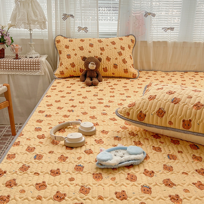 91家纺网 家纺一手货源 找家纺 维娜斯家纺 2026新款双层纱防水隔尿床垫婴儿垫姨妈垫 小熊梦梦