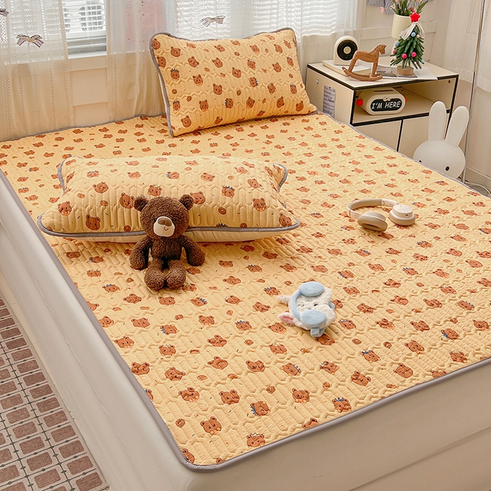 91家纺网 家纺一手货源 找家纺 维娜斯家纺 2026新款双层纱防水隔尿床垫婴儿垫姨妈垫 小熊梦梦