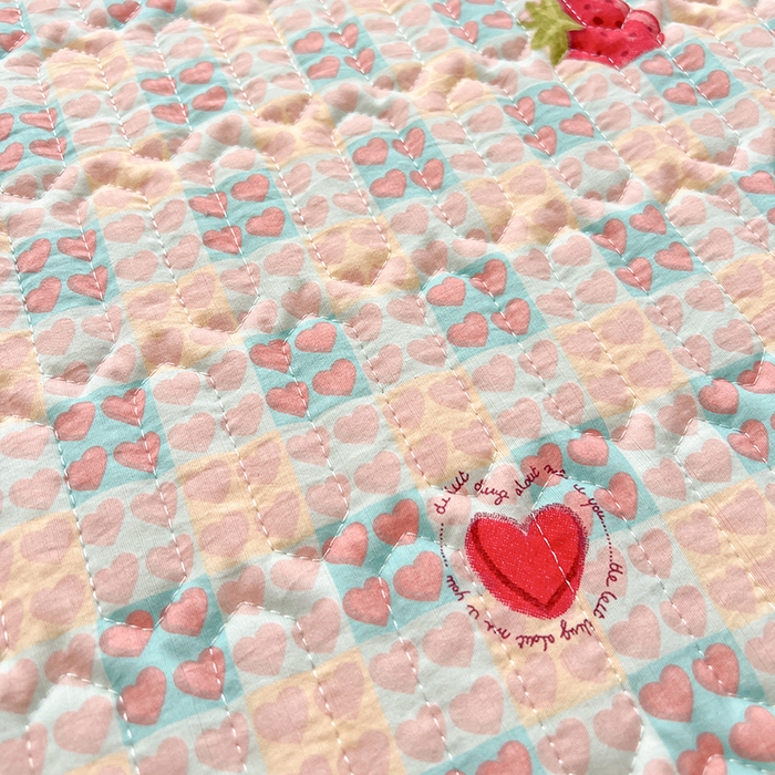 91家纺网 家纺一手货源 找家纺 维娜斯家纺 2026新款双层纱防水隔尿床垫婴儿垫姨妈垫 奶油草莓