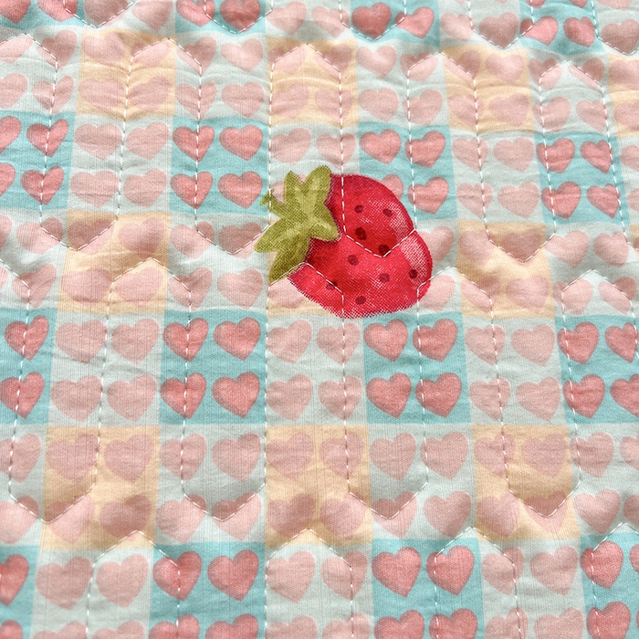 91家纺网 家纺一手货源 找家纺 维娜斯家纺 2026新款双层纱防水隔尿床垫婴儿垫姨妈垫 奶油草莓