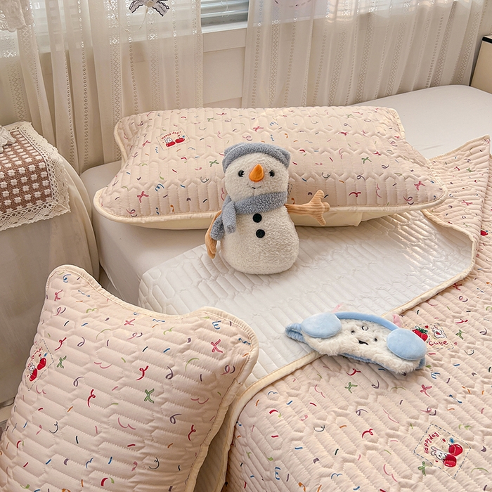 91家纺网 家纺一手货源 找家纺 维娜斯家纺 2026新款双层纱防水隔尿床垫婴儿垫姨妈垫 森林派对