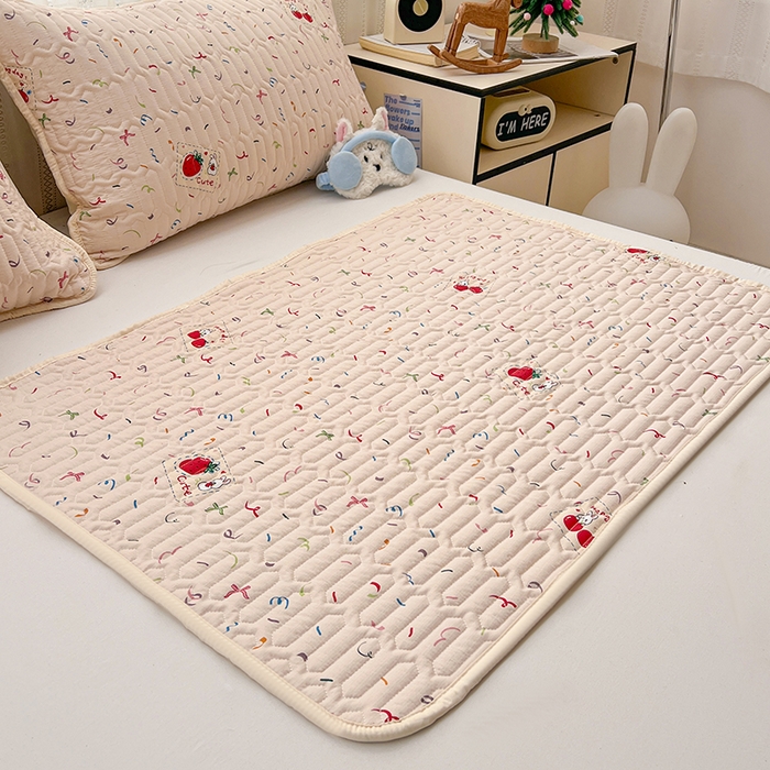 91家纺网 家纺一手货源 找家纺 维娜斯家纺 2026新款双层纱防水隔尿床垫婴儿垫姨妈垫 森林派对