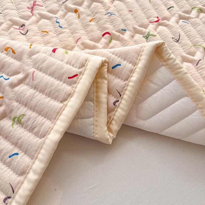 91家纺网 家纺一手货源 找家纺 维娜斯家纺 2026新款双层纱防水隔尿床垫婴儿垫姨妈垫 森林派对