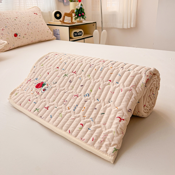 91家纺网 家纺一手货源 找家纺 维娜斯家纺 2026新款双层纱防水隔尿床垫婴儿垫姨妈垫 森林派对