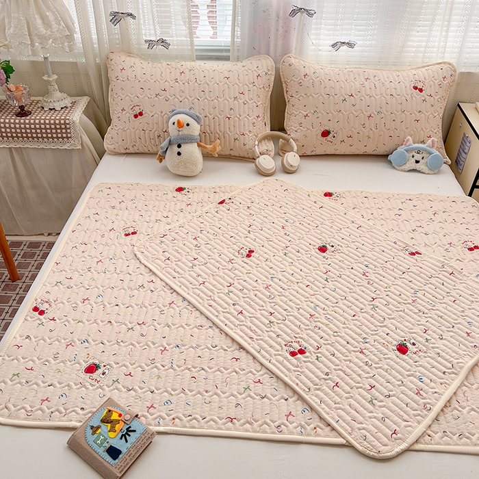 91家纺网 家纺一手货源 找家纺 维娜斯家纺 2026新款双层纱防水隔尿床垫婴儿垫姨妈垫 森林派对