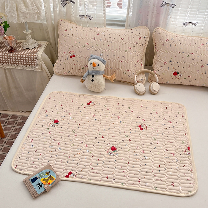 91家纺网 家纺一手货源 找家纺 维娜斯家纺 2026新款双层纱防水隔尿床垫婴儿垫姨妈垫 森林派对