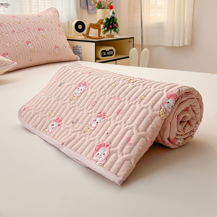 91家纺网 家纺一手货源 找家纺 维娜斯家纺 2026新款双层纱防水隔尿床垫婴儿垫姨妈垫 小兔莉莉