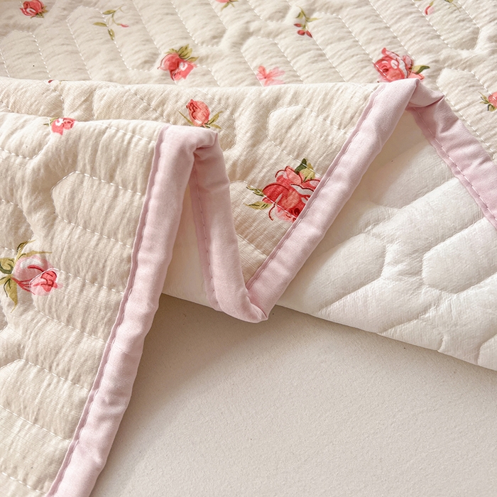 91家纺网 家纺一手货源 找家纺 维娜斯家纺 2026新款双层纱防水隔尿床垫婴儿垫姨妈垫 小熊花园