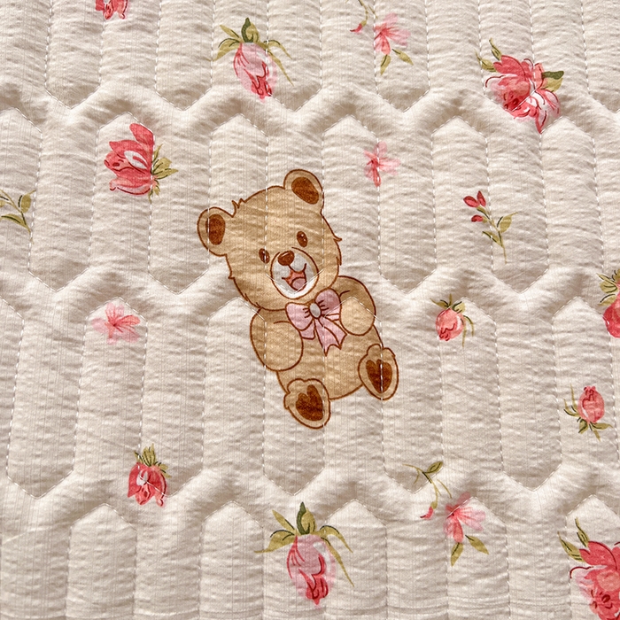 91家纺网 家纺一手货源 找家纺 维娜斯家纺 2026新款双层纱防水隔尿床垫婴儿垫姨妈垫 小熊花园